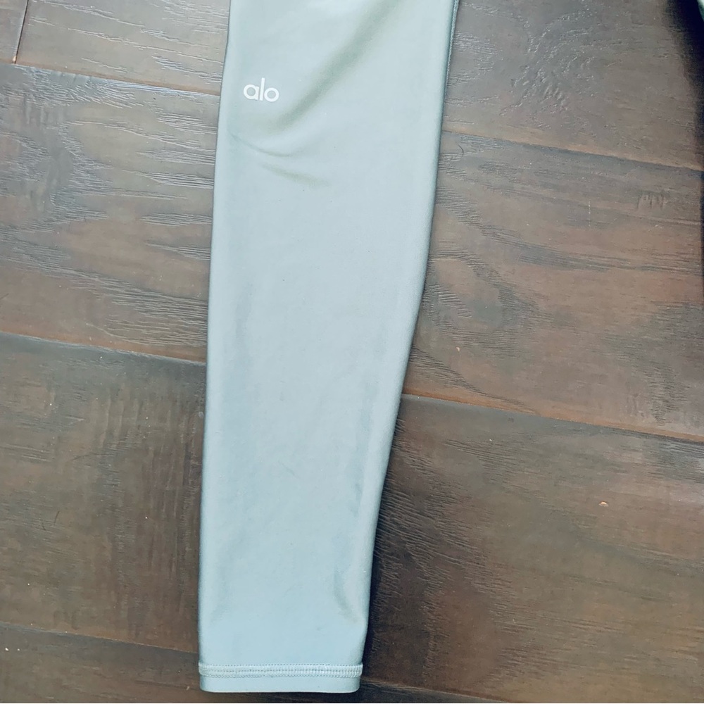 Alo Yoga 7/8 High-Waist Airlift Leggings - Light Green | M - Picture 7 of 16